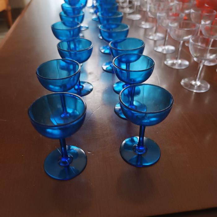 Lot de petits verres plastiques - photo numéro 2