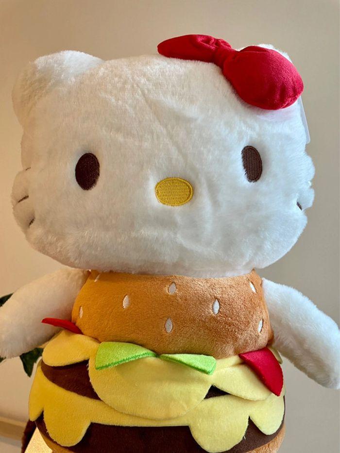 Peluche Hello Kitty déguisement Hamburger 🍔 - photo numéro 9