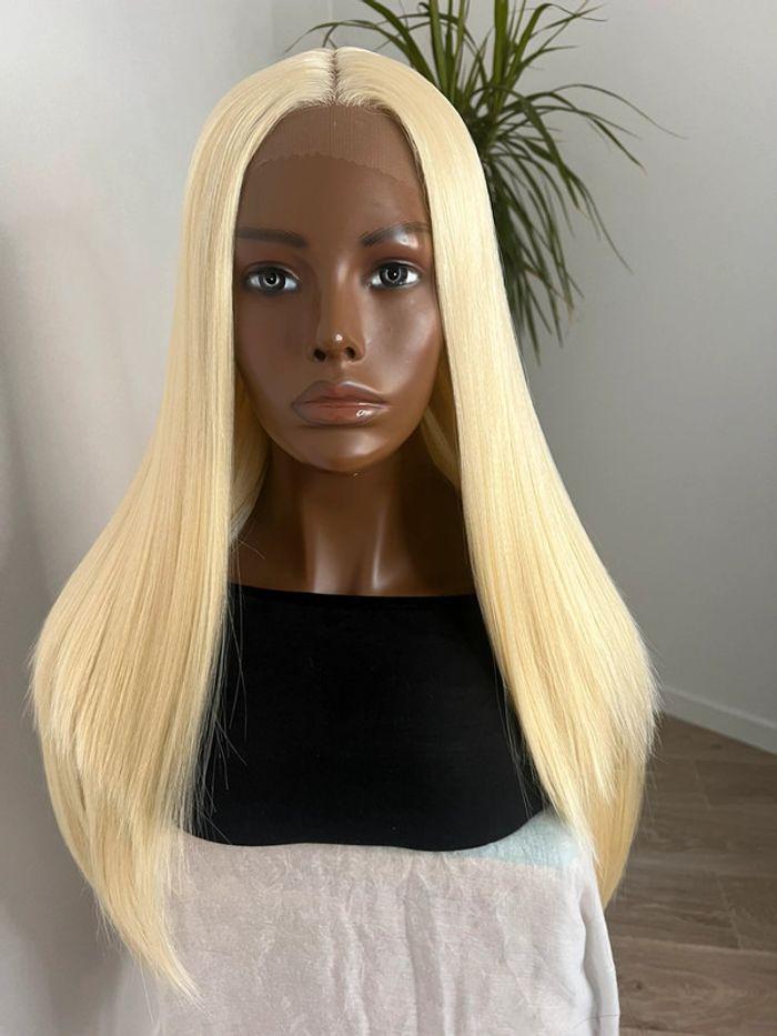 Perruque blonde lisse avec lace frontal - photo numéro 9