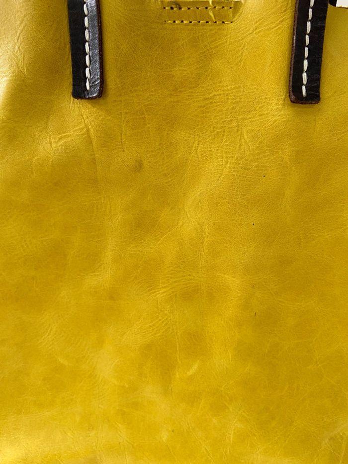 Cabas en cuir + mini sac bandoulière jaune - photo numéro 3