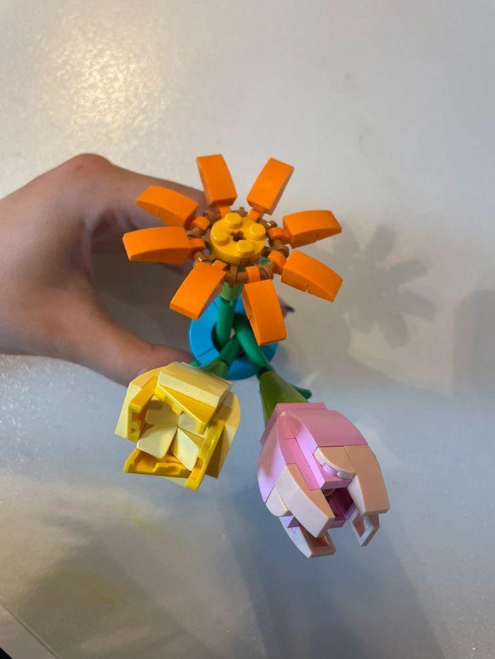 Pot avec 3 fleurs Lego - photo numéro 3