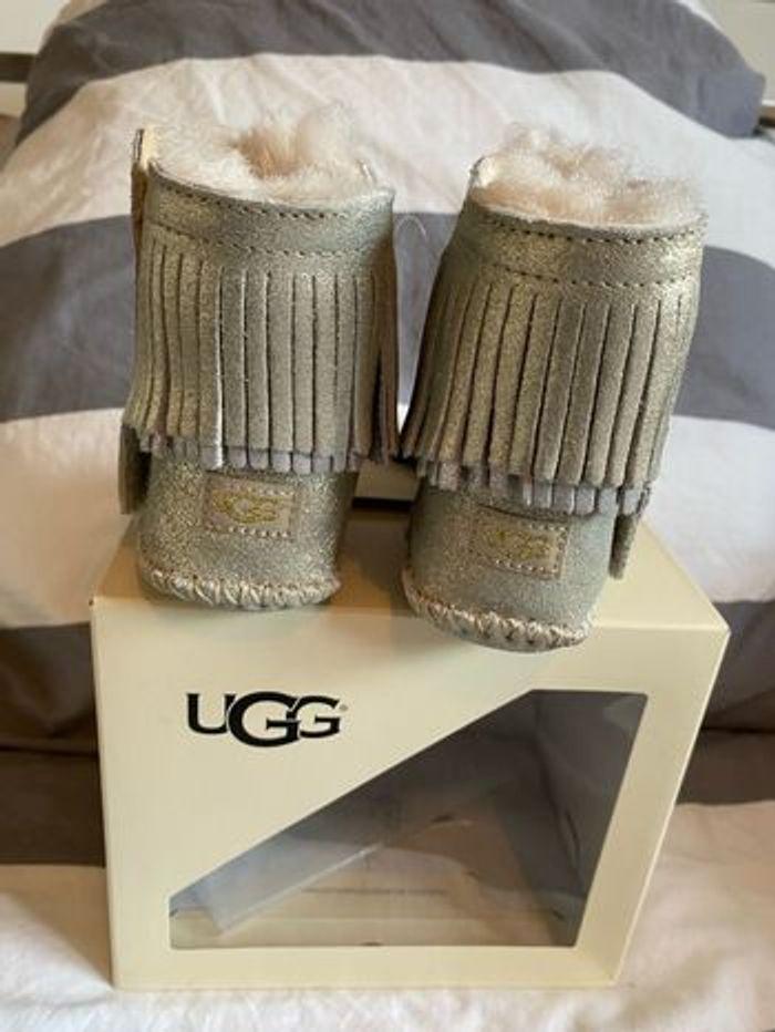 Botte bébé UGG Neuf 12/18 mois - photo numéro 3