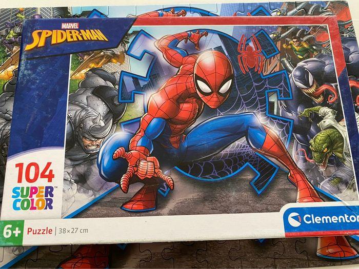 Puzzle Spiderman 104 pièces - photo numéro 1