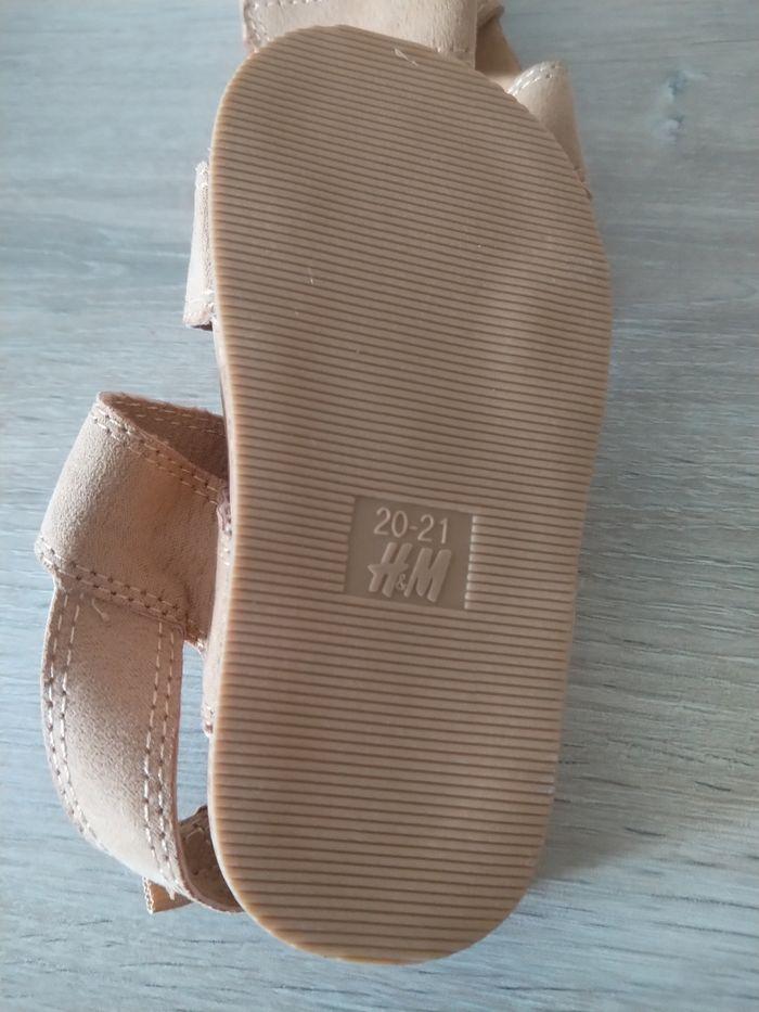 Sandales H&M bébé taille 20/21 - photo numéro 2