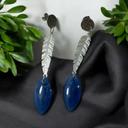 Boucles d’oreilles plume et perle bleue