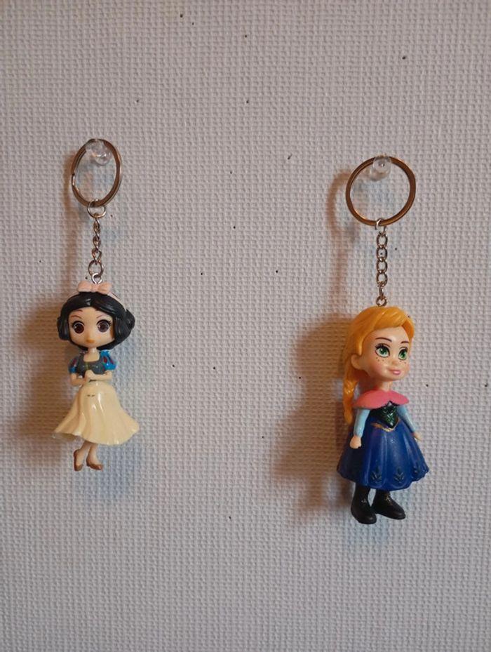 Porte clé princesse Anna et Blanche neige Disney - photo numéro 1