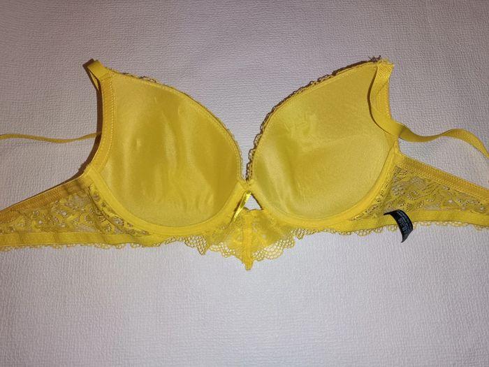 Soutien gorge rembourré jaune 95C - photo numéro 3