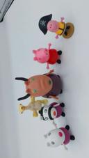 Lot de figurines peppa pig.