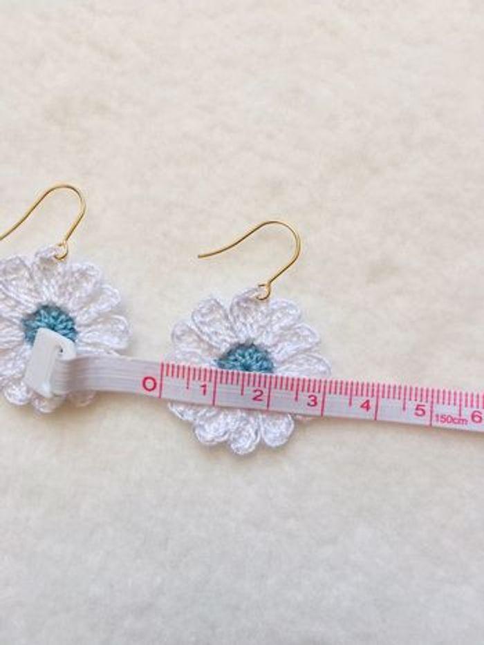 Boucles d’oreilles fleurs crochet - photo numéro 4