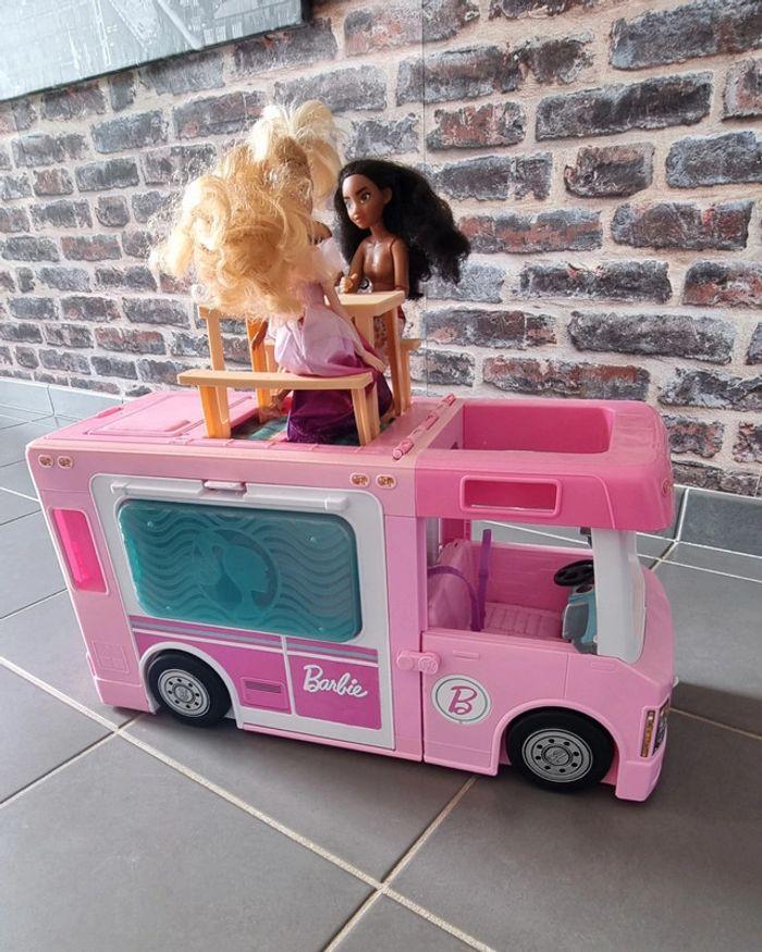 Camping car barbie +3 poupées - photo numéro 4