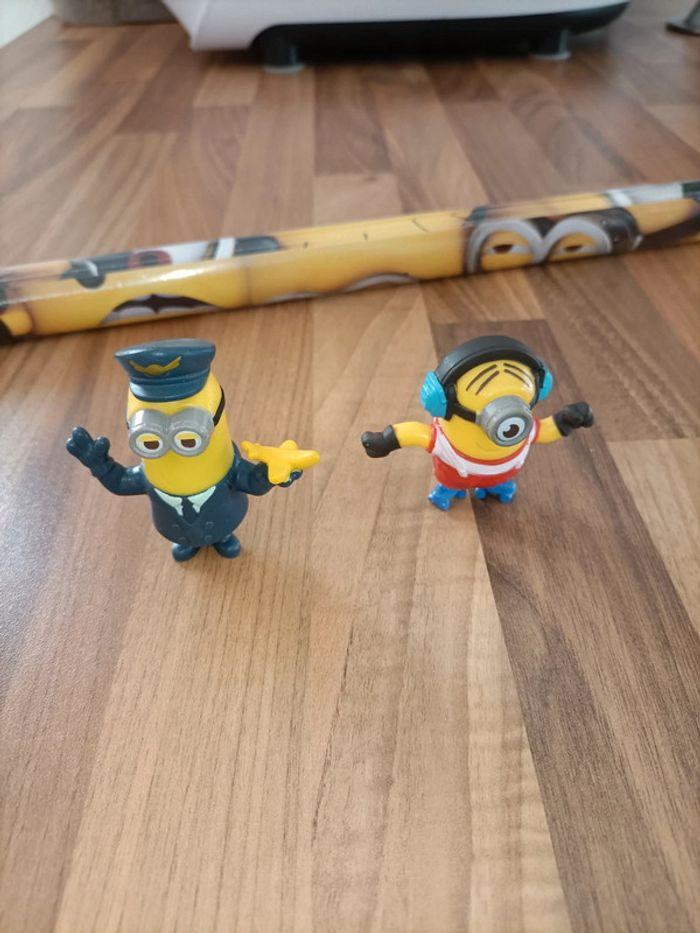 Lot poster minions et deux figurines - photo numéro 2