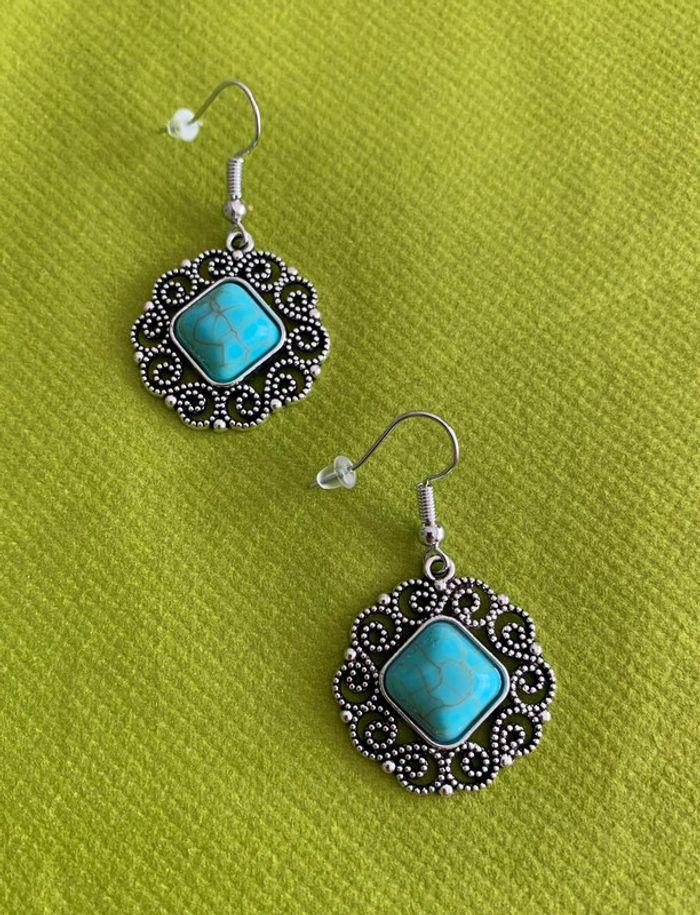 Très belle paire de boucles d’oreilles pendantes bleues turquoises en alliage de zinc argenté - photo numéro 4