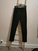 Jeans noir droit taille 38. forever 21