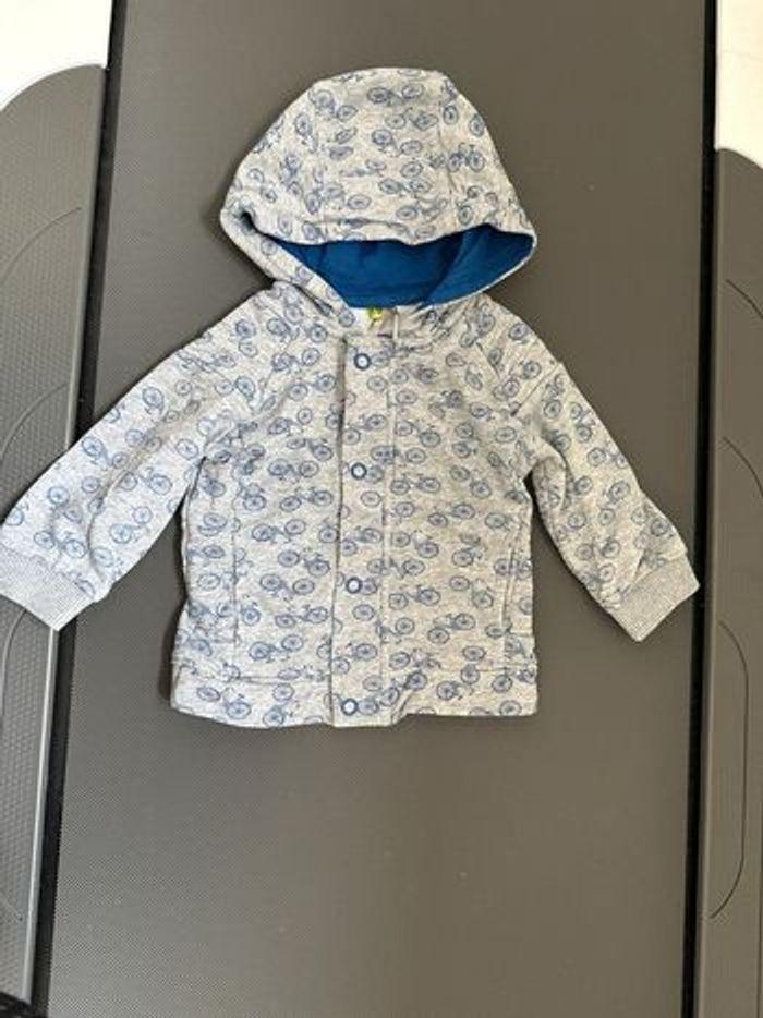 Veste avec capuche bébé garçon 6 mois - photo numéro 1