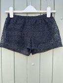 Short à broderie noir