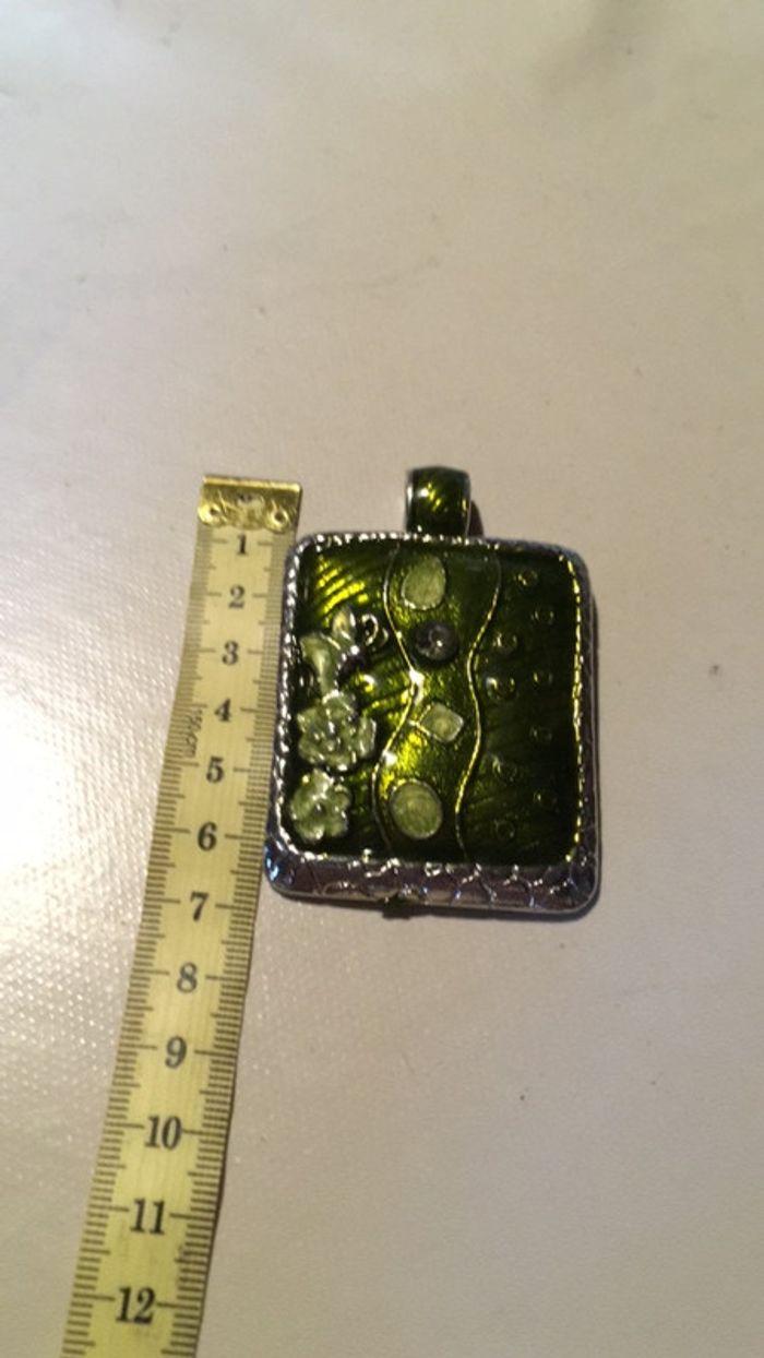 Pendentif imposant de 6 cm de longueur très bon état - photo numéro 1