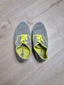 Tennis grises et jaune, taille 39