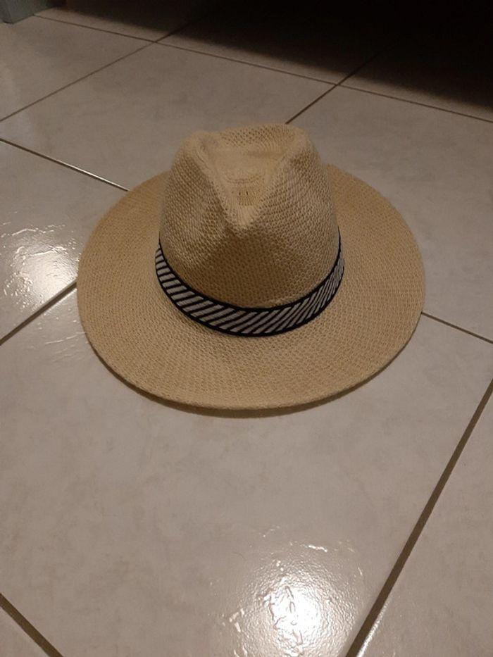 Chapeau - photo numéro 1