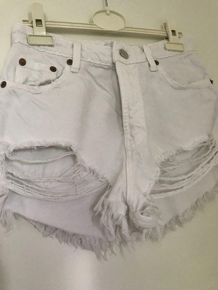 Short jean blanc Zara taille haute déchiré S - photo numéro 2