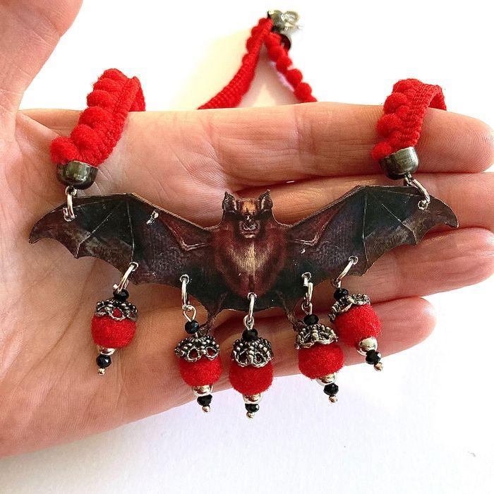 Collier chauve souris en bois - photo numéro 3