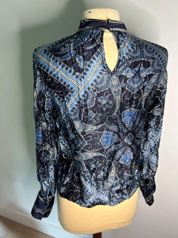 Blouse à motifs bleue marine manches longues ras le cou - photo numéro 4