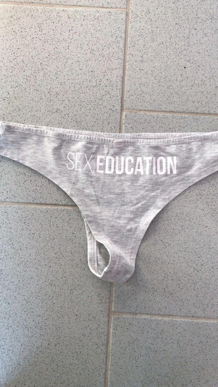 Teeshirt sex éducation - photo numéro 5