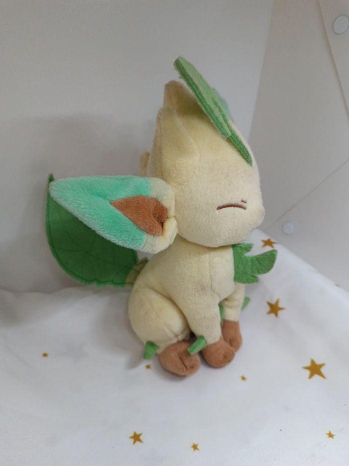 2017 center Poupée peluche doudou pokémon tomy officiel phyllali eevee evoli leafeon évolution - photo numéro 3