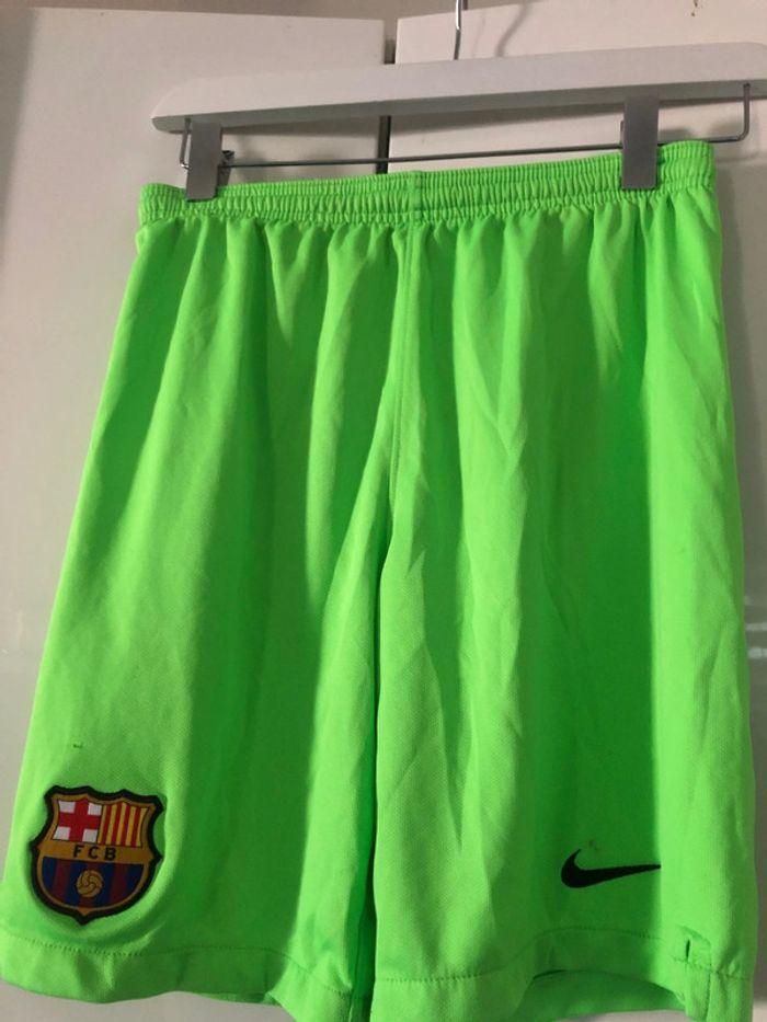 Short nike Barça .F.C.B . 12/13 ans - photo numéro 1