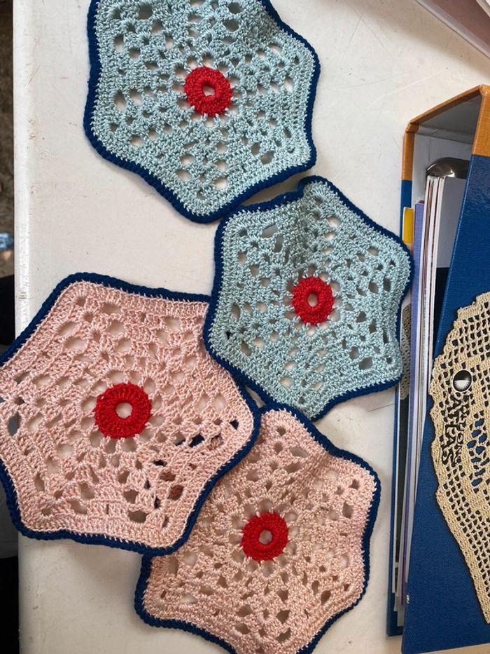 Lot classeur crochet passion avec napperons - photo numéro 9