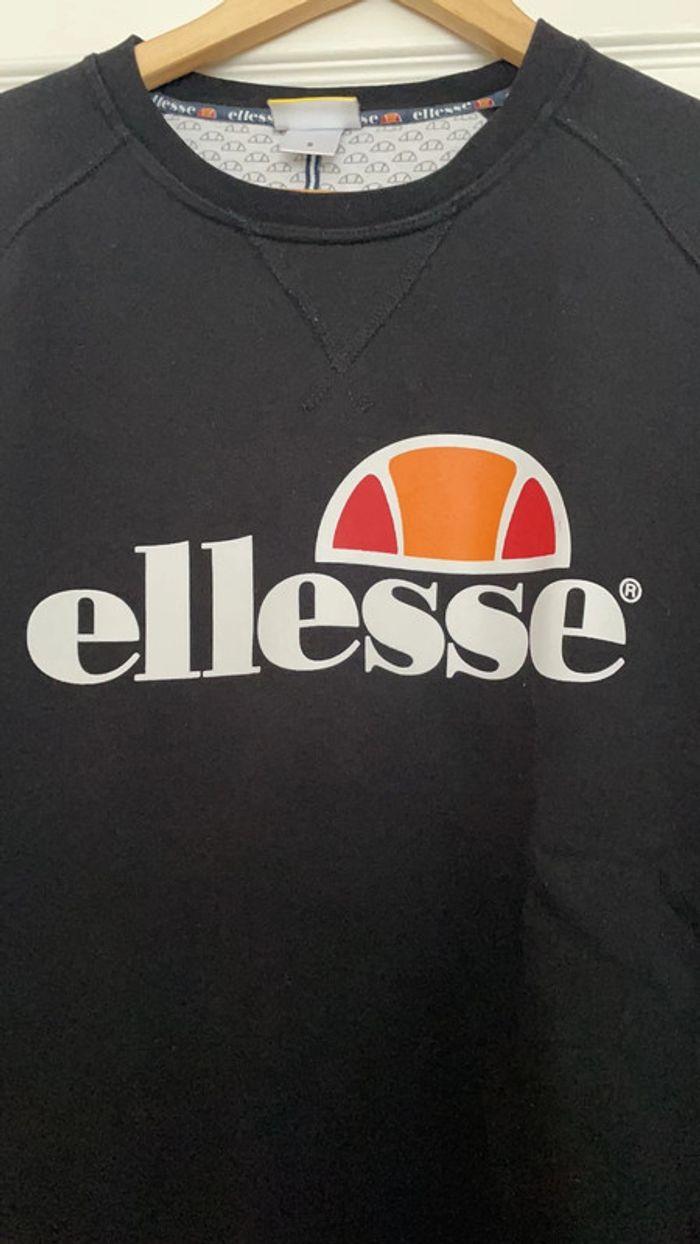 Sweat noir Ellesse taille S - photo numéro 2