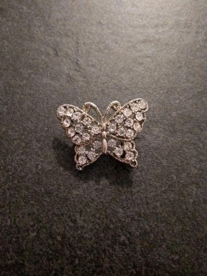 Broche strass papillon - photo numéro 1