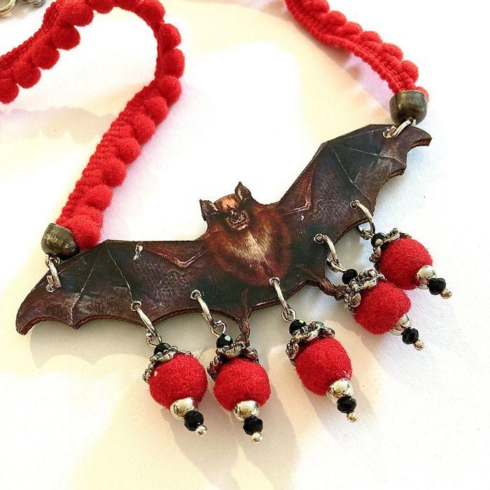 Collier chauve souris en bois - photo numéro 2