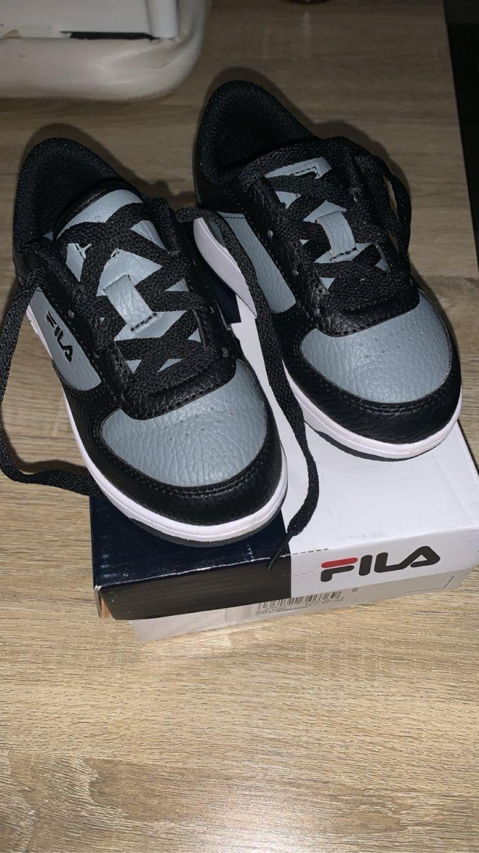 Basket fila taille 27 - photo numéro 2