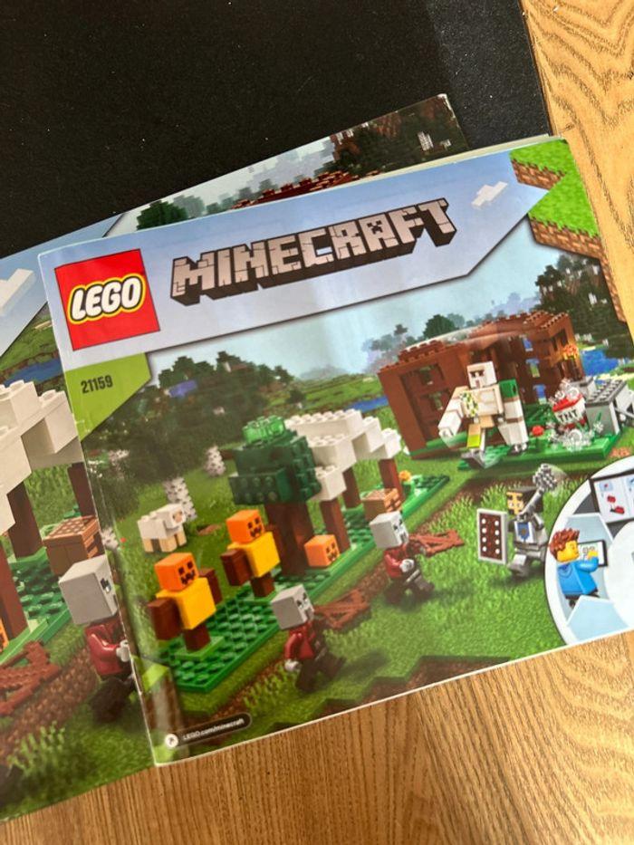 LEGO Minecraft 21159 L’avant poste des pillards - photo numéro 2