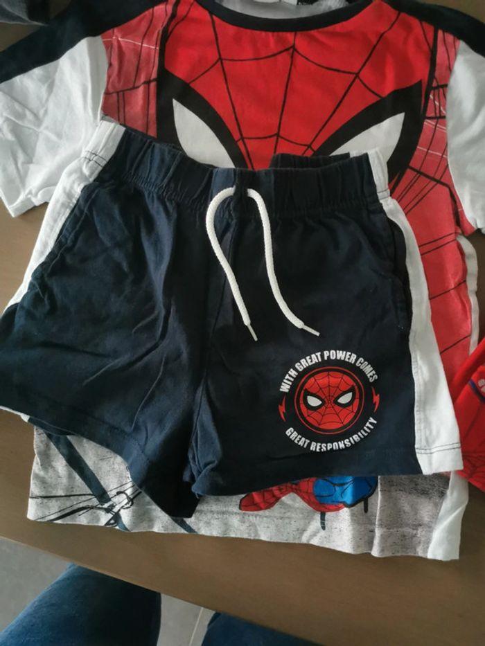 Pyjama short spiderman et un t-shirt de plus - photo numéro 2