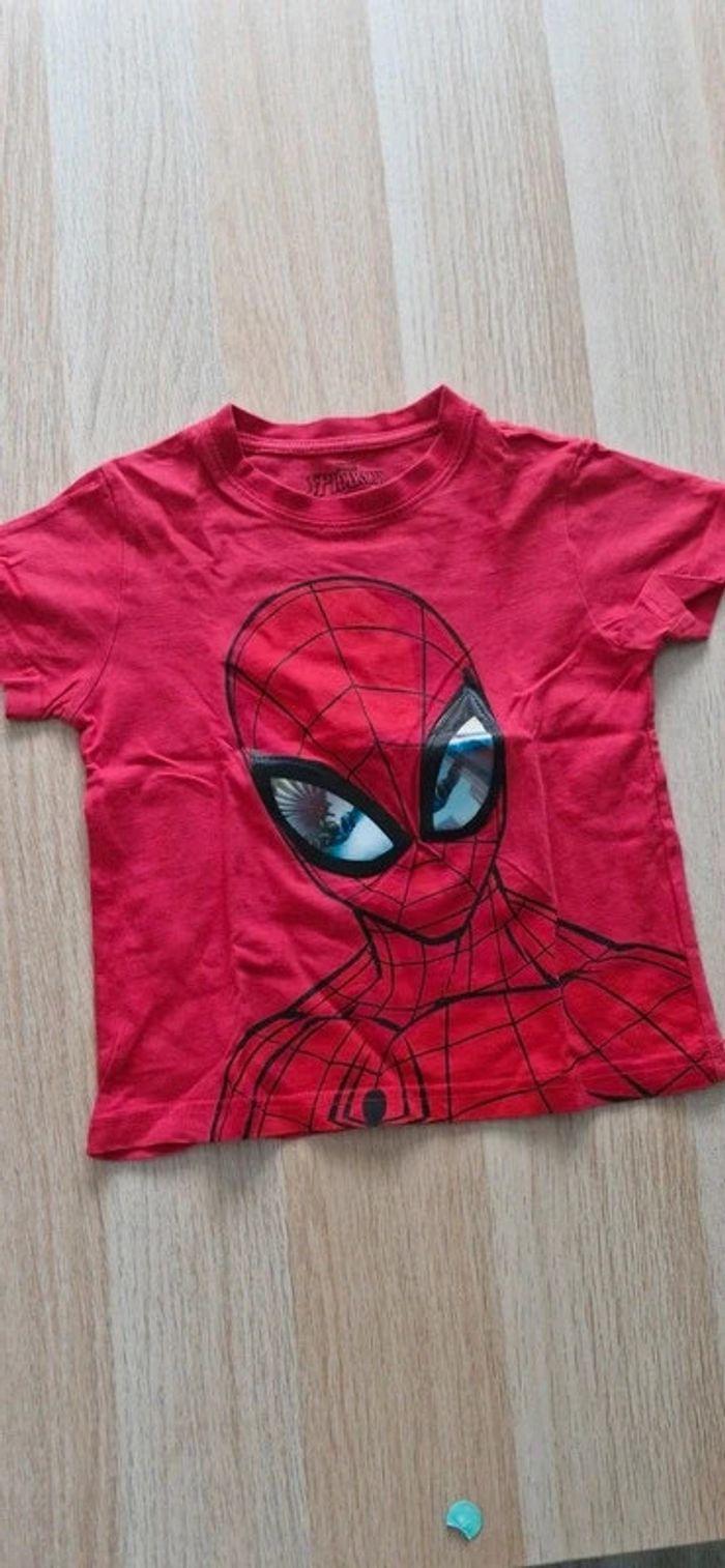 T-shirt spiderman - photo numéro 1