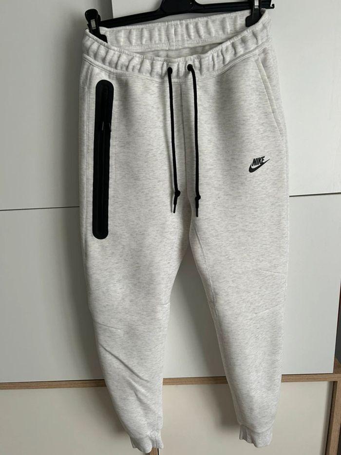 Pantalon survêtement Nike taille S - photo numéro 1