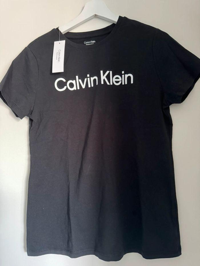 T-shirt Calvin Klein - photo numéro 1