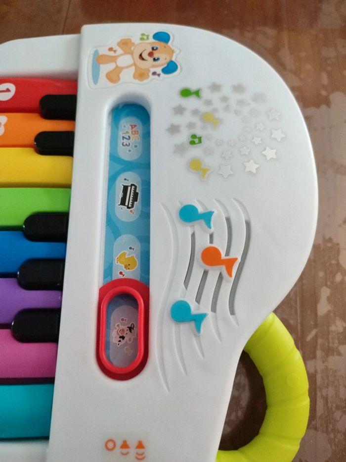 Fisher Price mon piano rigolo - photo numéro 3