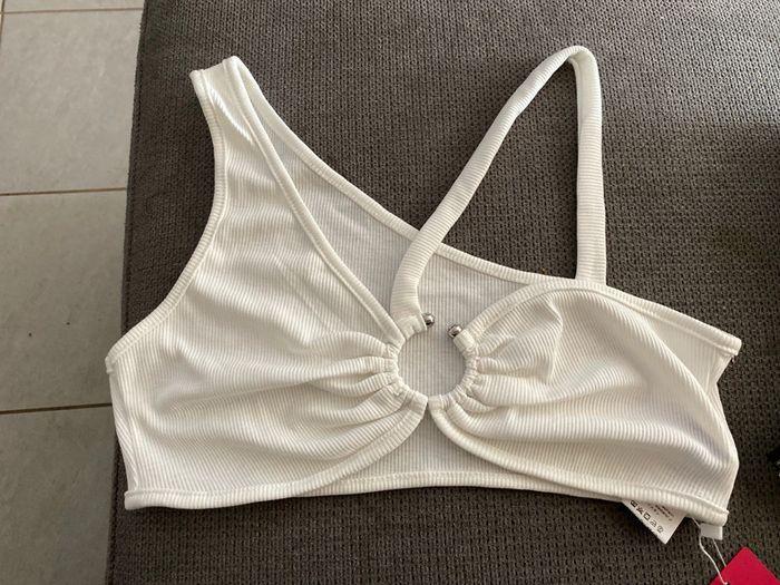 Brassière asymétrique blanche été