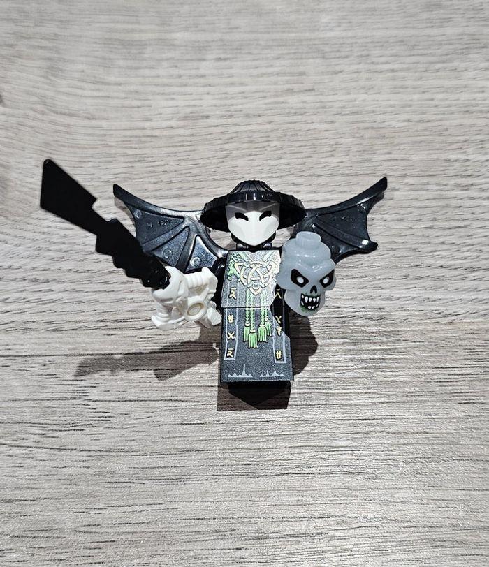 Minifigurine Ninjago : Sorcier au Crâne (compatible Lego) - photo numéro 1