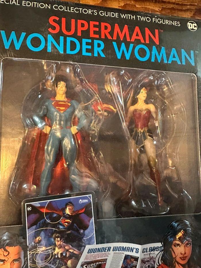 NEUF sous blister Guide collector Superman et Wonder woman et 2 figurines Eaglemoss Hero Collector - photo numéro 2