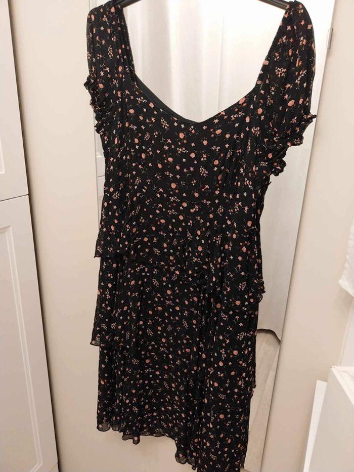 Robe fluide noire avec petites fleurs T42/44 - photo numéro 2