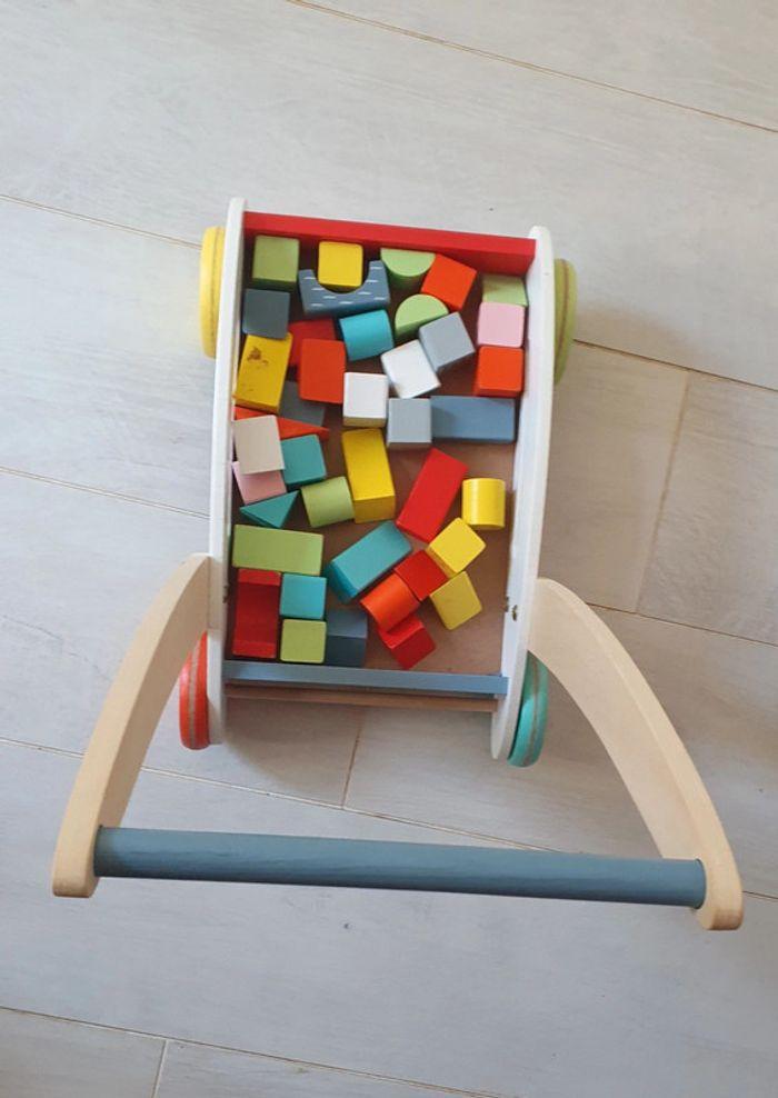 Trotteur avec cubes en bois - photo numéro 3