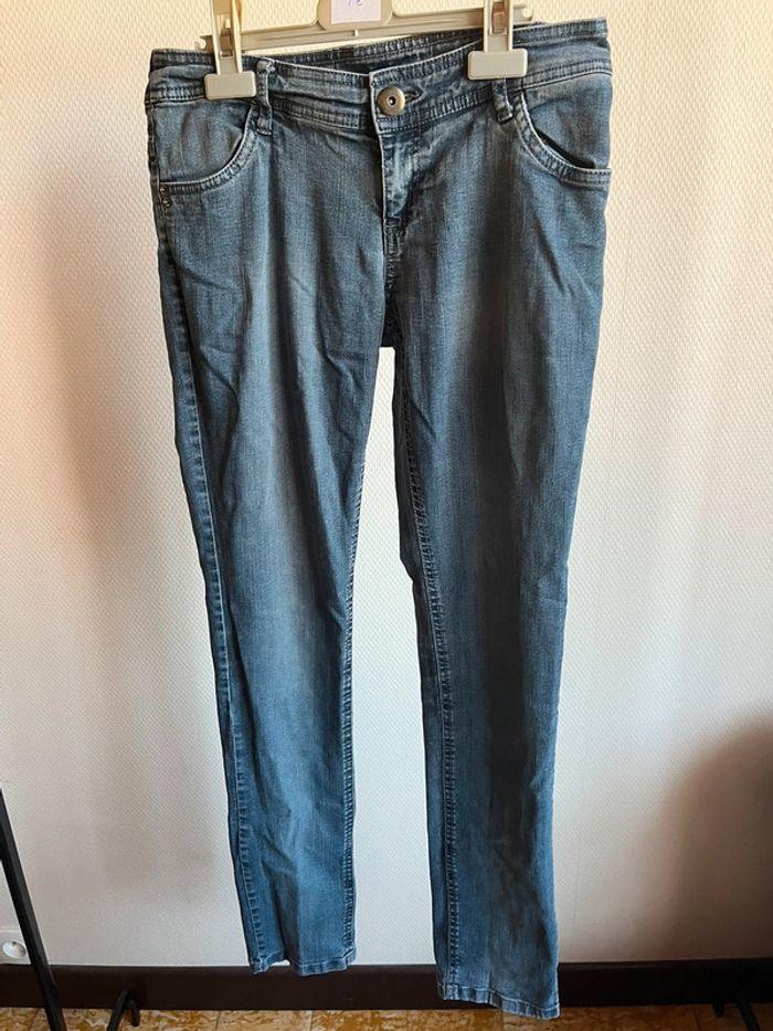 Jeans bleu taille 36 - photo numéro 1