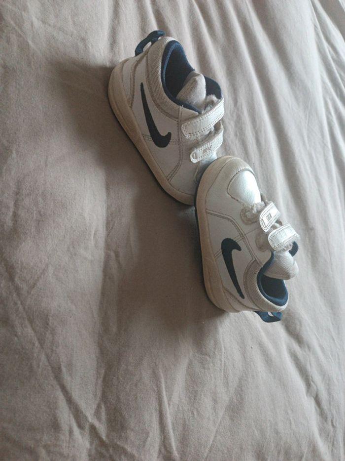 Basket Nike 20 et sandales - photo numéro 2