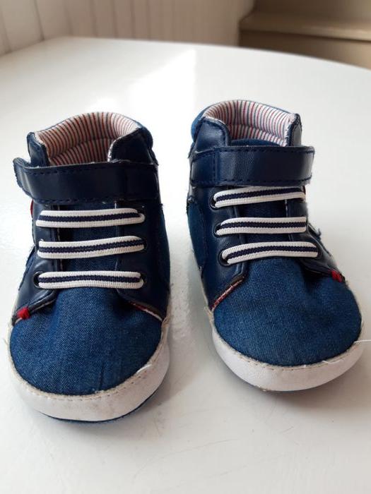 Basket jeans Bleu OBAIDI bébé 6 à 12 mois, taille 18, mix matières, tissu imprimé et lacet avec moti - photo numéro 2