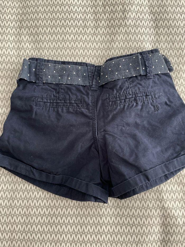 Short bleu marine Okaidi 2 ans. Très bon état - photo numéro 3