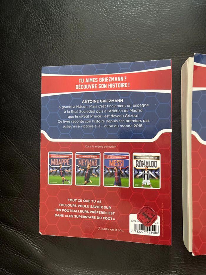 Lot 2 livres « les superstars du foot » Mbappé & Griezmann - photo numéro 4