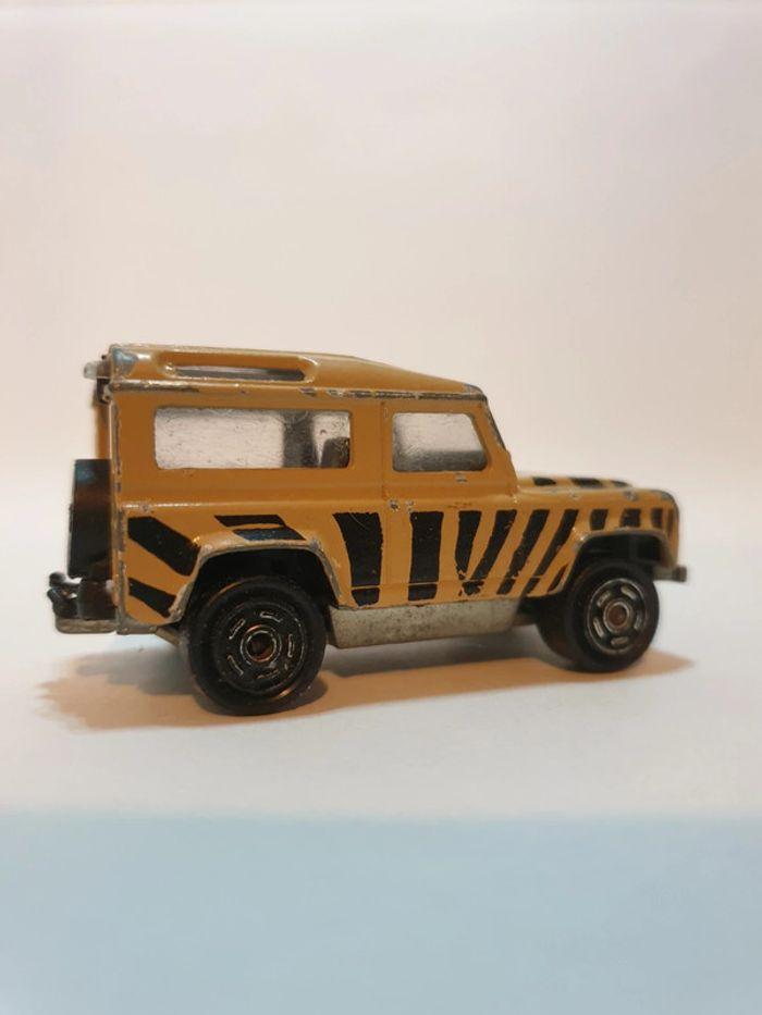 Majorette 266 4x4 Land Rover Defender 90 Safari - 1/60 🇫🇷 - photo numéro 7